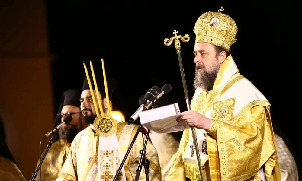 Θεσσαλονίκη: Ο μητροπολίτης Φιλόθεος έστειλε μήνυμα κατά της βίας στη συνάντηση πέντε Επιτάφιων στην πλατεία Αριστοτέλους (Βίντεο)